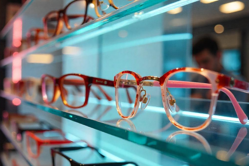 Vitrine Óculos: Como Escolher e Estilizar sua Peça Ideal
